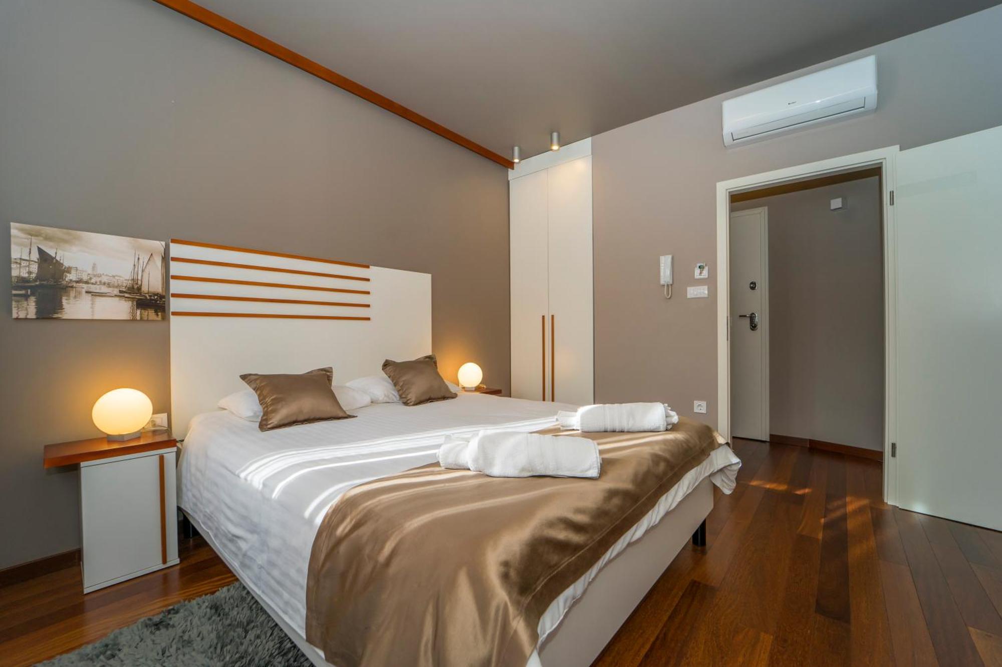 Luxury Rooms And Apartment Silente Bacvice Split Exterior photo