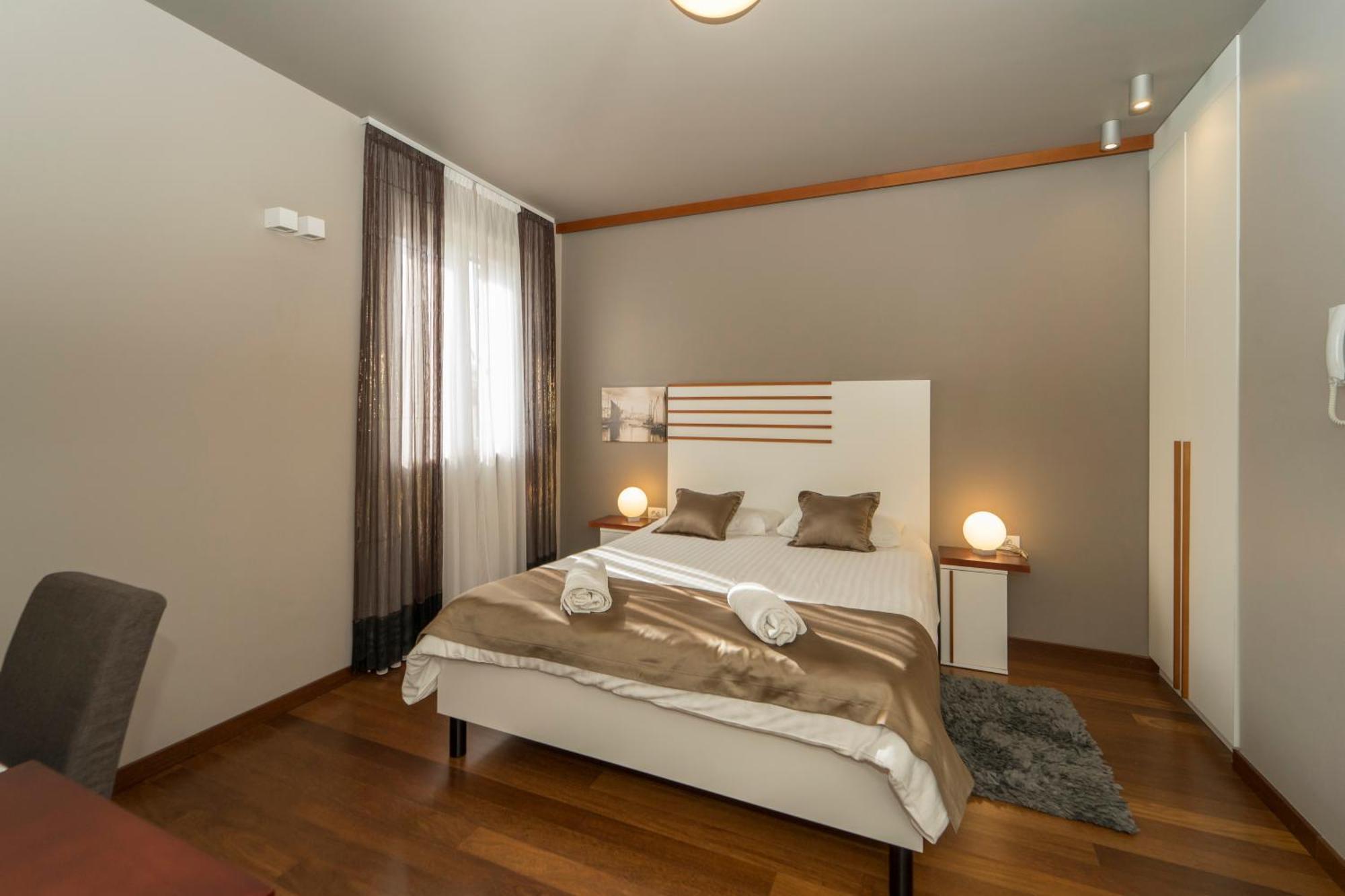 Luxury Rooms And Apartment Silente Bacvice Split Exterior photo