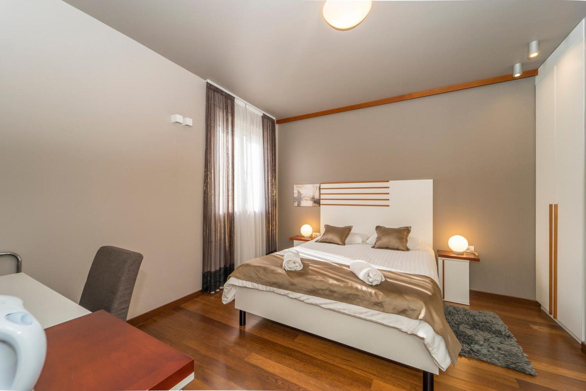 Luxury Rooms And Apartment Silente Bacvice Split Exterior photo