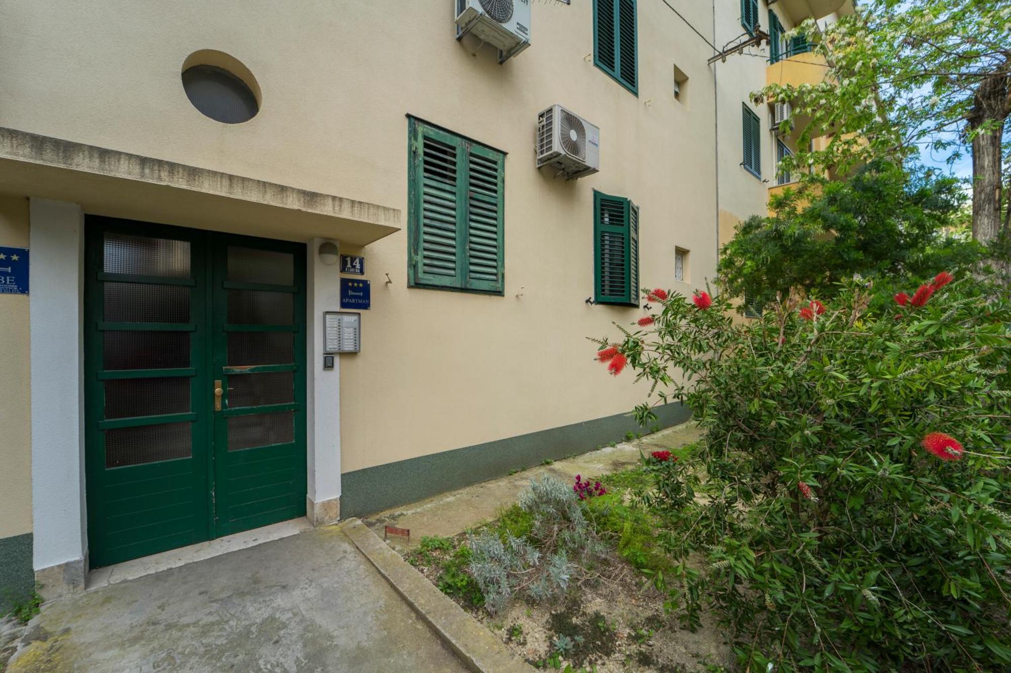 Luxury Rooms And Apartment Silente Bacvice Split Exterior photo