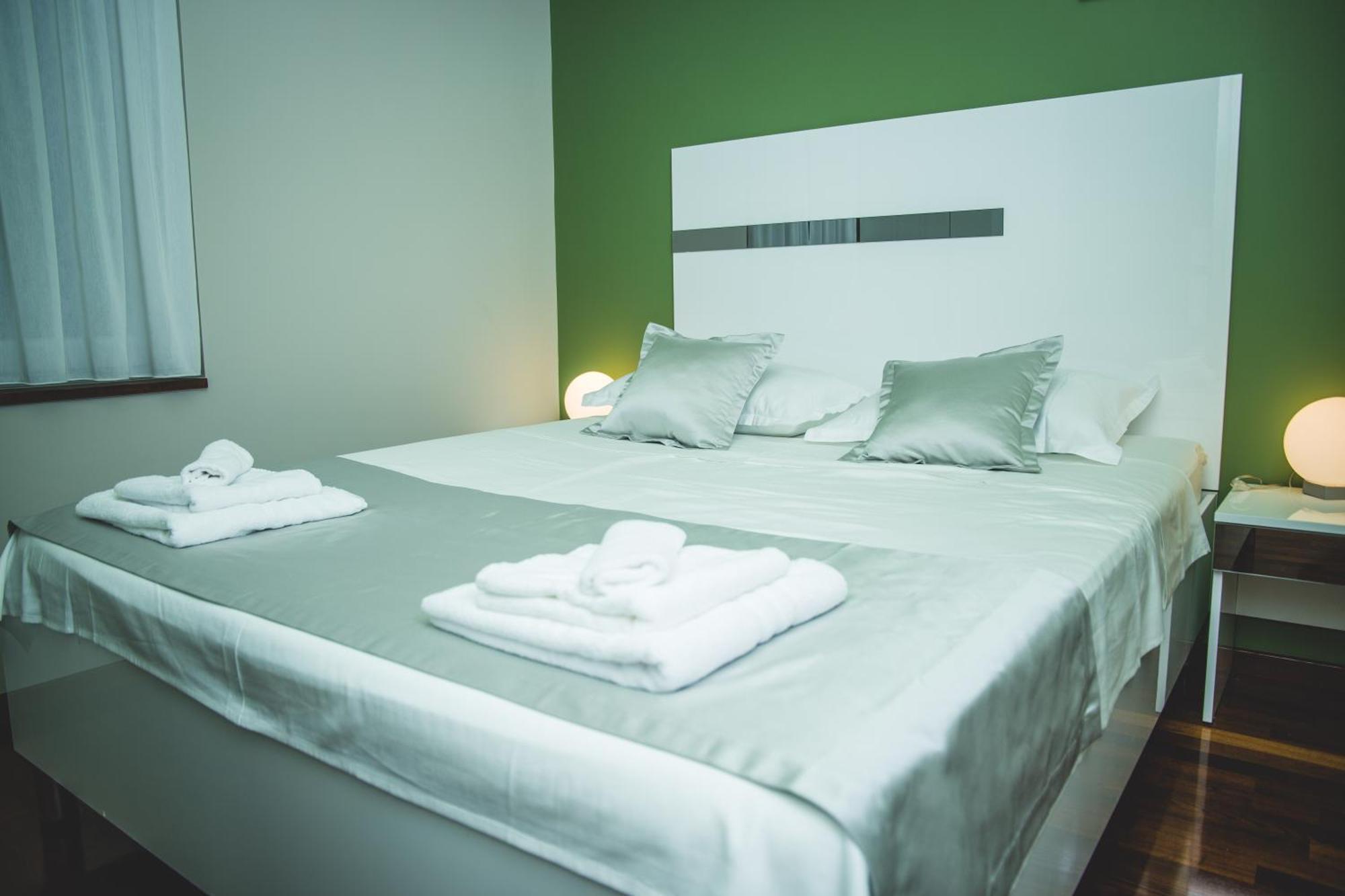 Luxury Rooms And Apartment Silente Bacvice Split Exterior photo